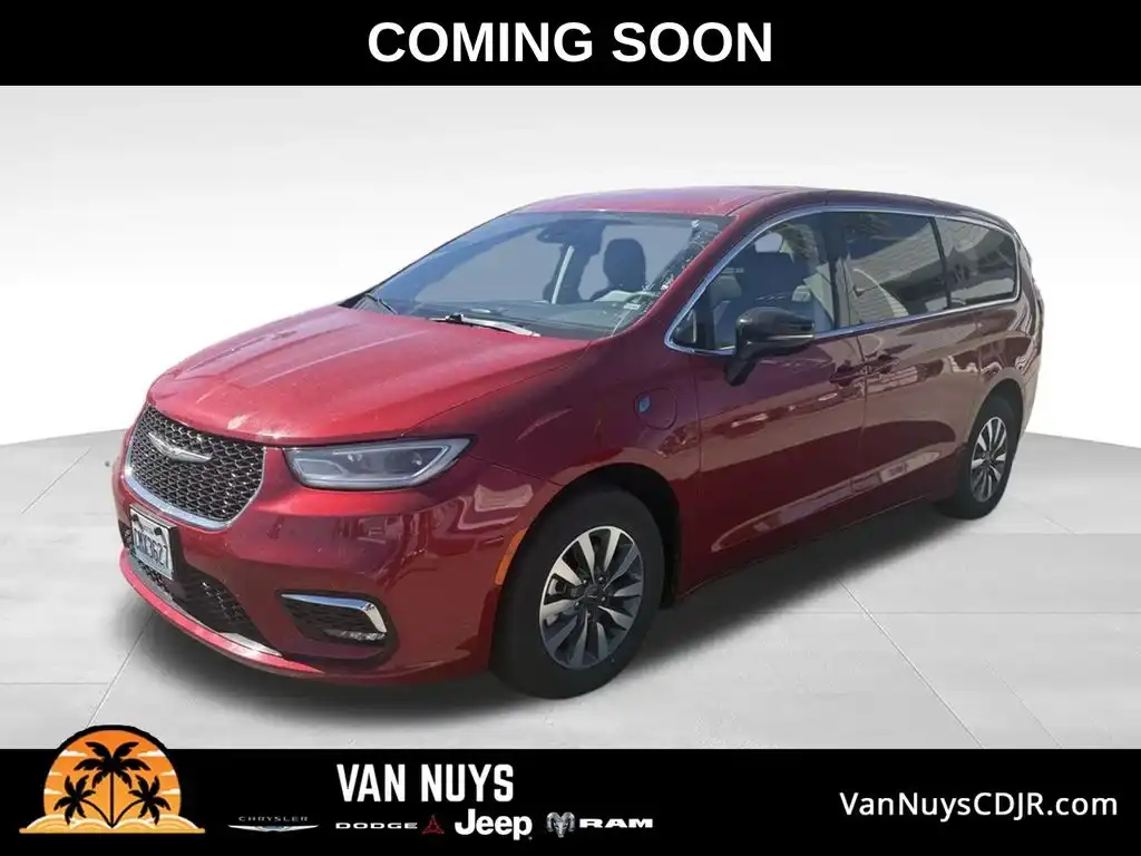 2024 Chrysler Pacifica Hybrid PHEV Select's photo