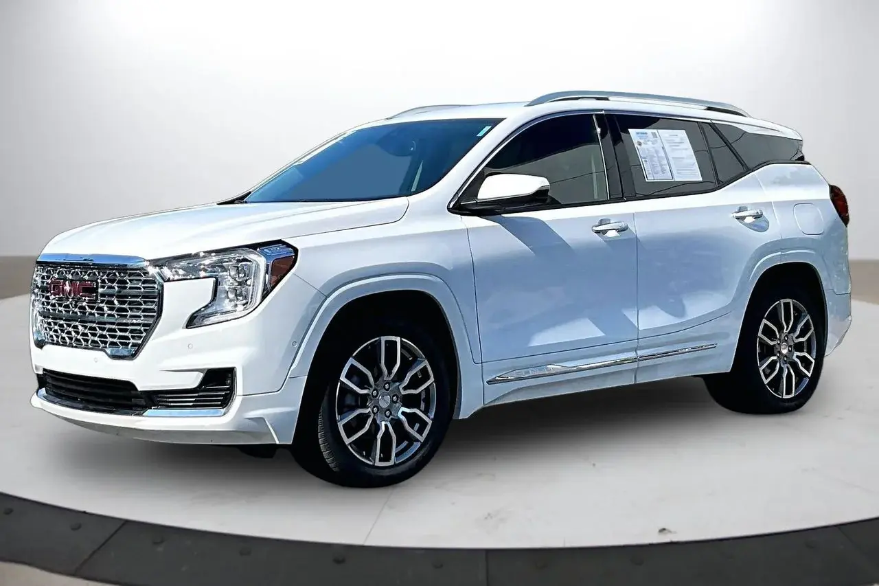2022 GMC Terrain Denali AWD photo 4