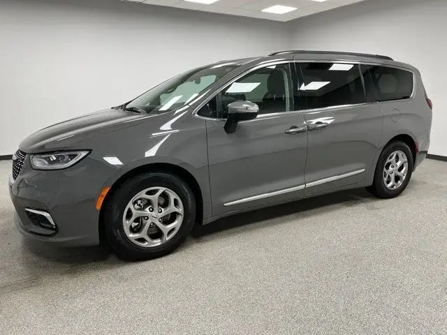 2023 Chrysler Pacifica Limited photo 5