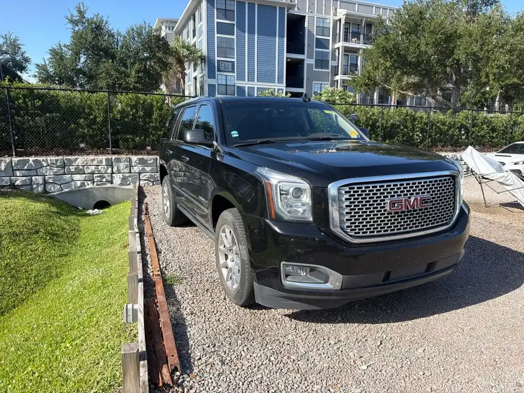 2017 GMC Yukon 4WD Denali's photo