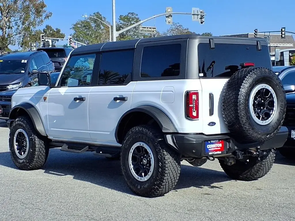 2023 Ford Bronco Badlands 4x4 photo 3