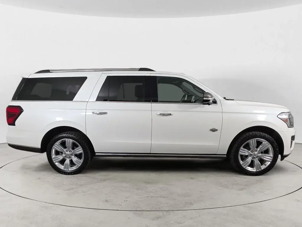 2024 Ford Expedition King Ranch 4WD MAX photo 4