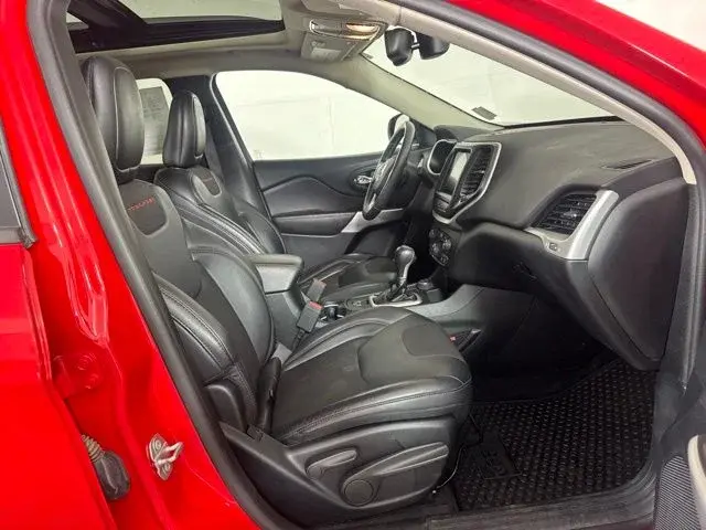 2017 Jeep Cherokee Trailhawk 4X4 photo 4