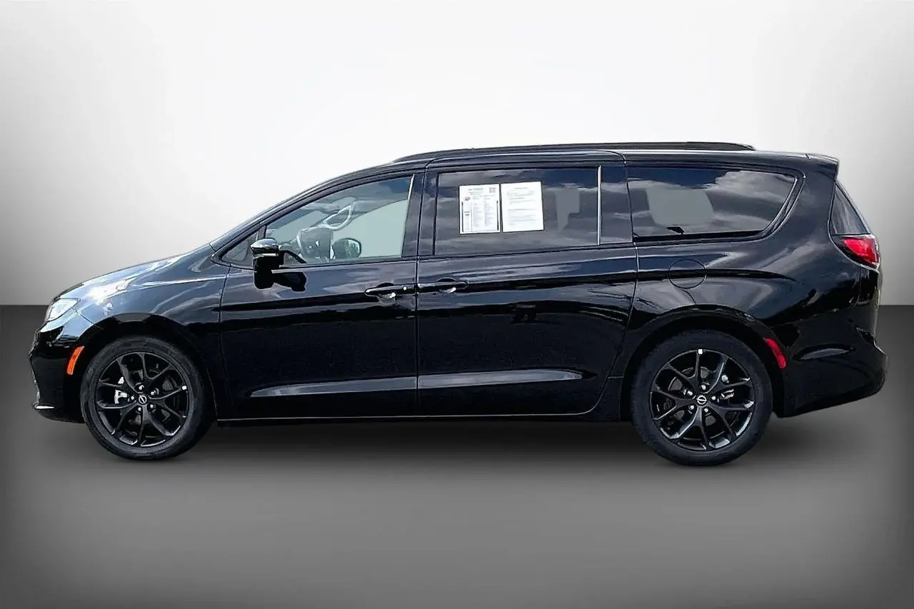 2025 Chrysler Pacifica Limited photo 5