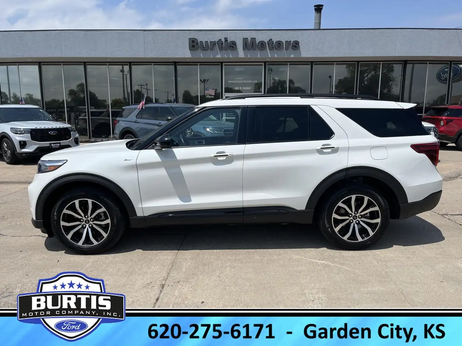 2023 Ford Explorer ST-LINE 4WD's photo