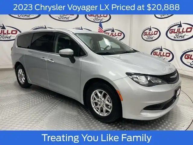 2023 Chrysler Voyager LX's photo