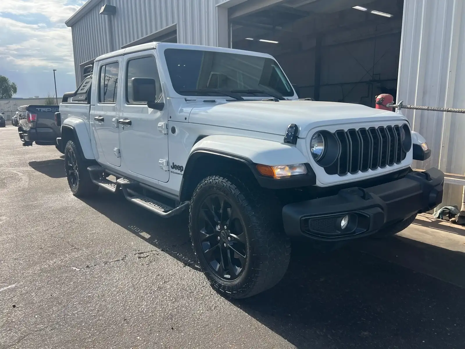 2025 Jeep Gladiator Nighthawk Auto's photo