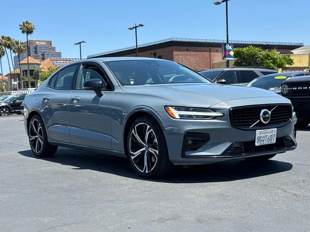 2024 Volvo S60 B5 Plus Dark Theme AWD photo 4