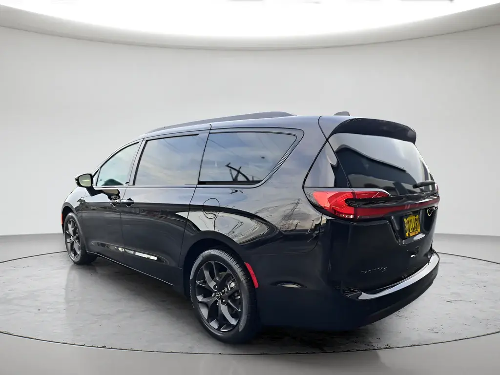 2026 Chrysler Pacifica Select photo 5