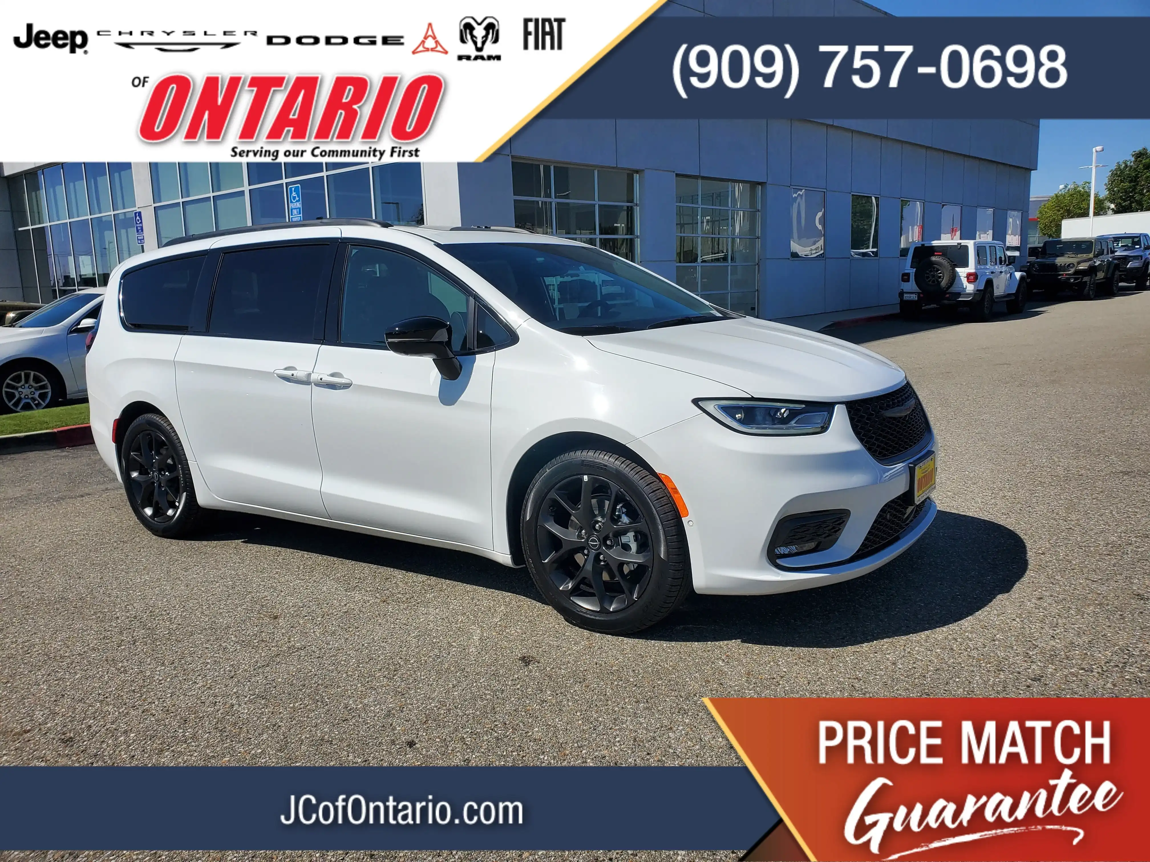 2026 Chrysler Pacifica Limited's photo