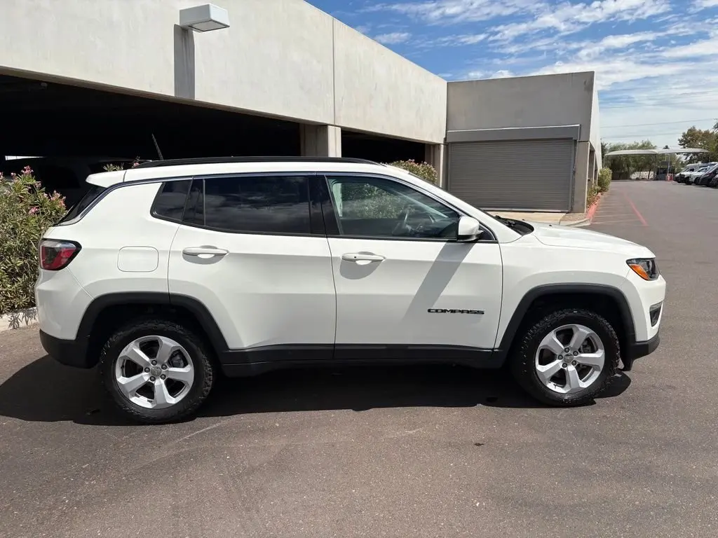 2017 Jeep Compass Latitude 4WD photo 5