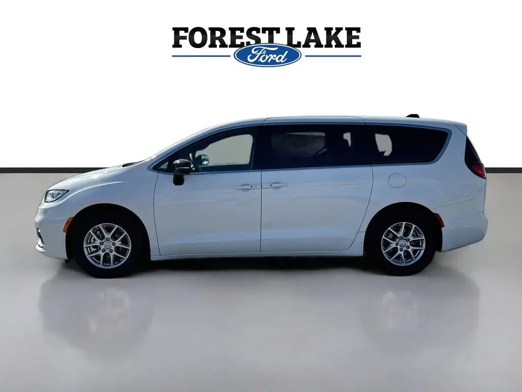 2025 Chrysler Pacifica Select photo 4