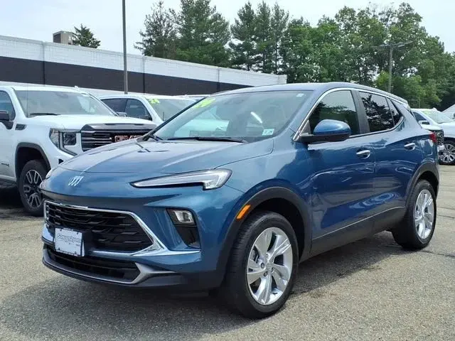 2024 Buick Encore GX Preferred AWD photo 3