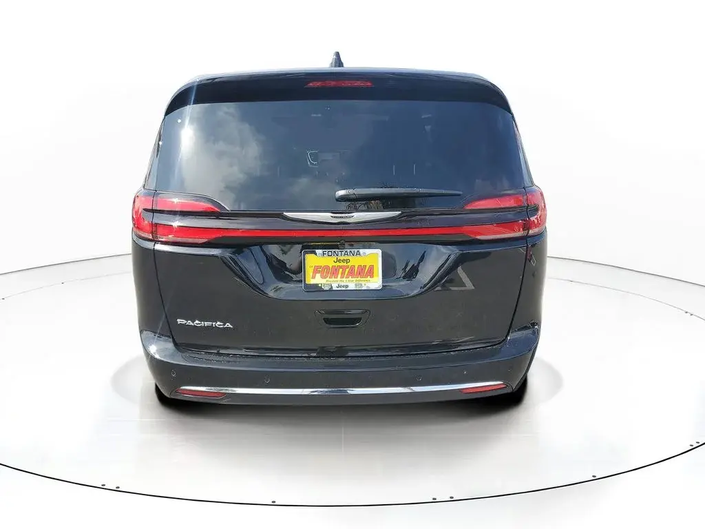 2026 Chrysler Pacifica Select photo 4
