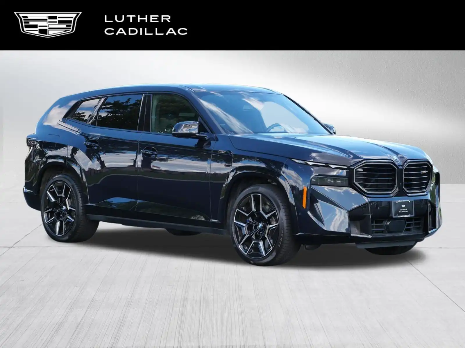 2023 BMW XM Base's photo