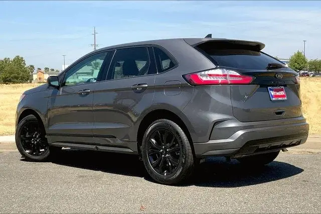 2023 Ford Edge SE AWD photo 3