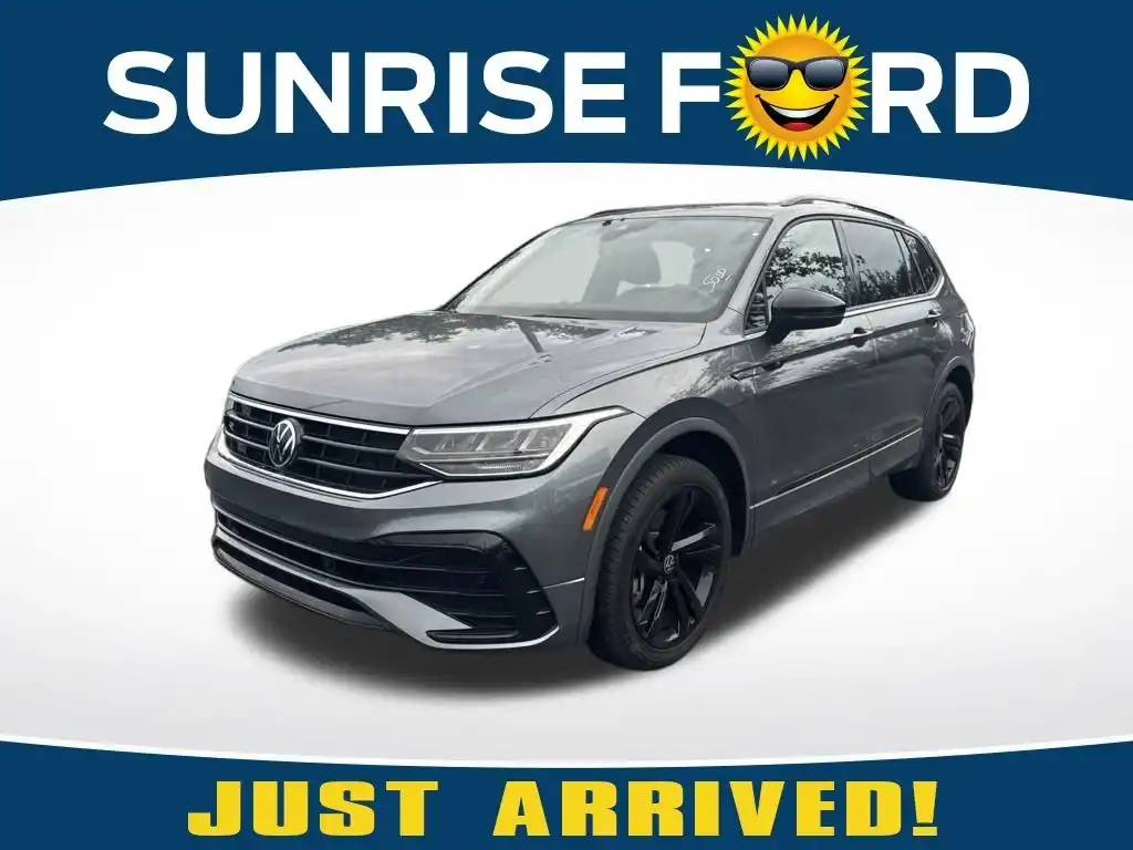 2023 Volkswagen Tiguan 2.0T SE R-Line Black's photo