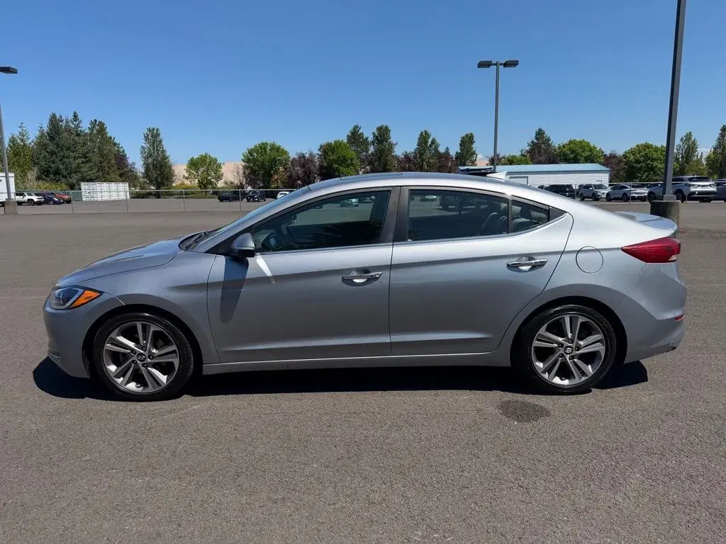 2017 Hyundai Elantra 2.0 Limited A/T PZEV photo 5