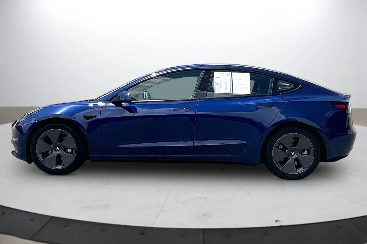 2021 Tesla Model 3 Standard Range Plus photo 5