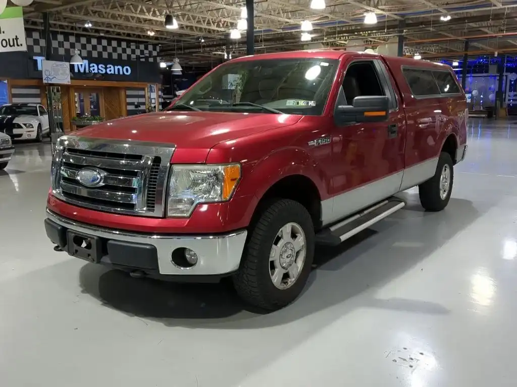 2009 Ford F-150 XLT 4WD Regular Cab 126 in Styleside's photo
