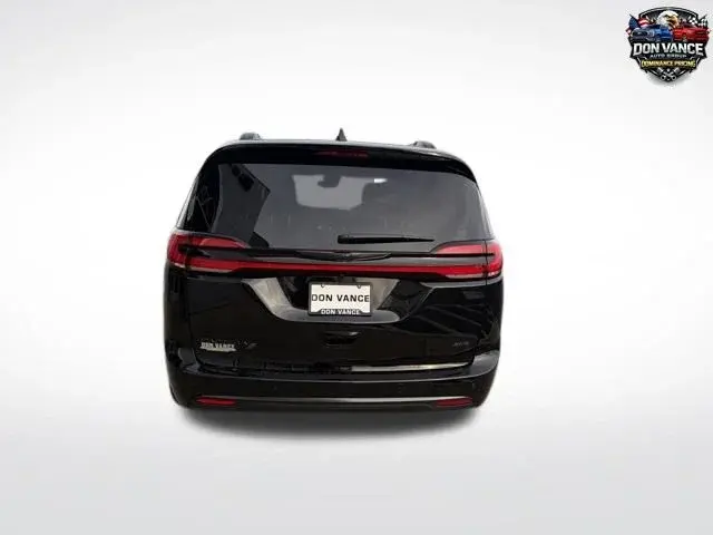 2026 Chrysler Pacifica Select AWD photo 4