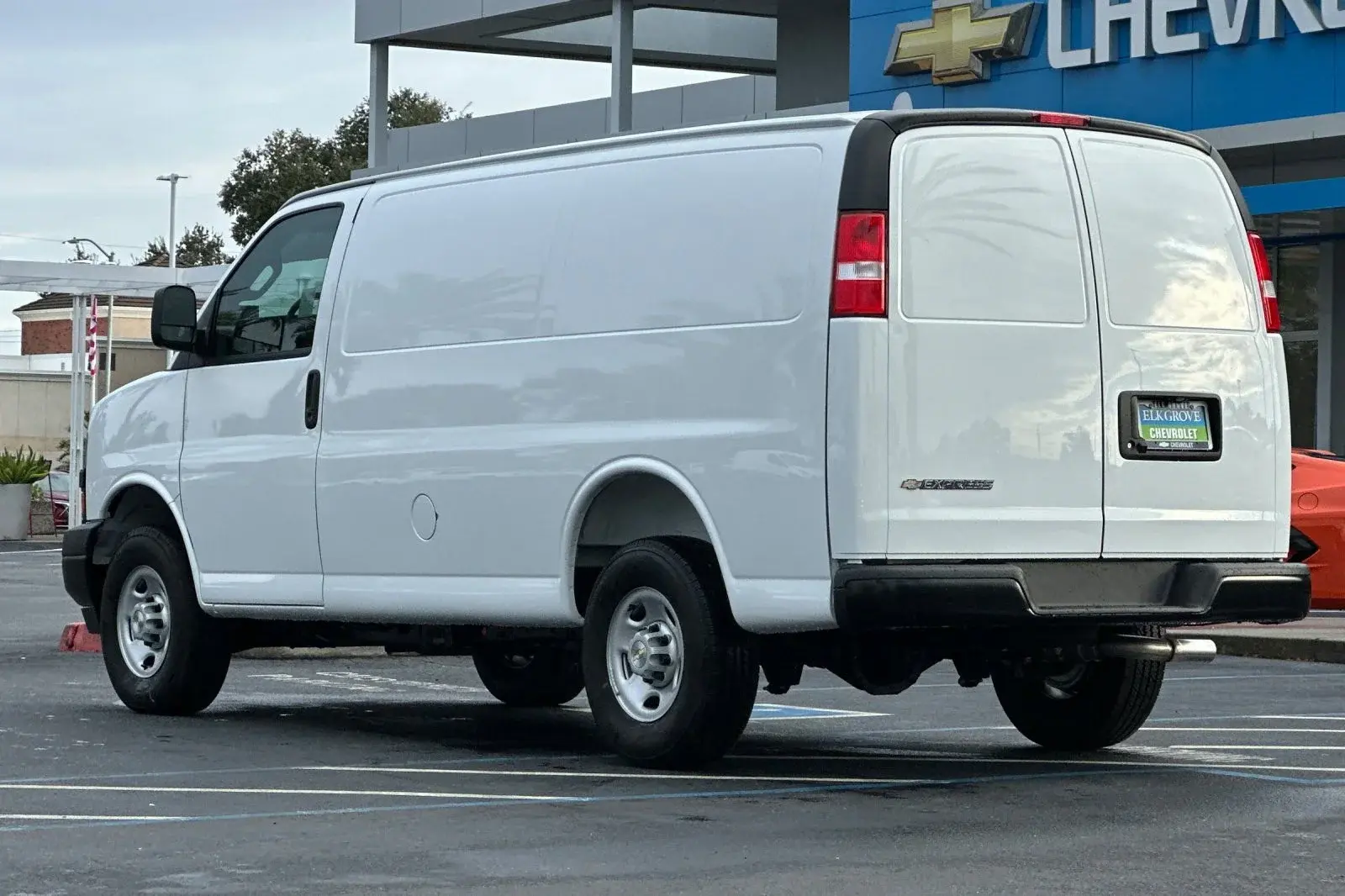 2025 Chevrolet Express 2500 Work Van HD photo 5