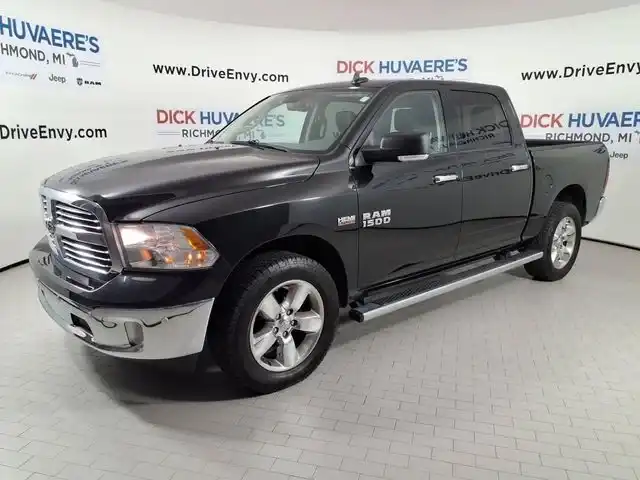 2017 RAM 1500 Big Horn 4x4 Crew Cab 5'7's photo