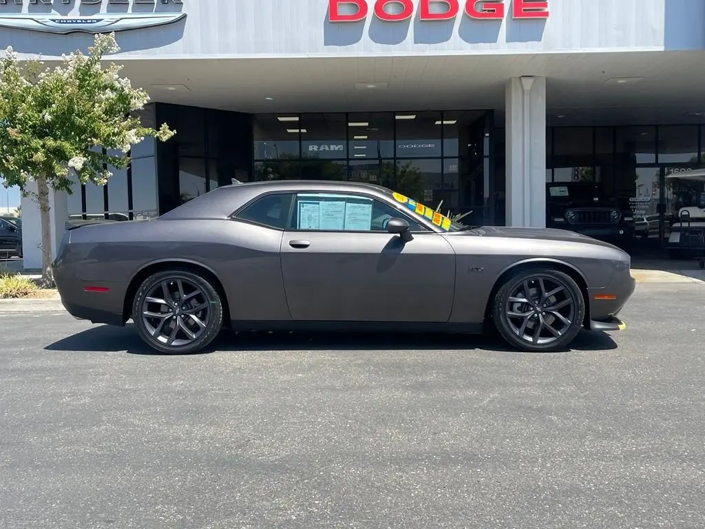2023 Dodge Challenger R/T photo 3
