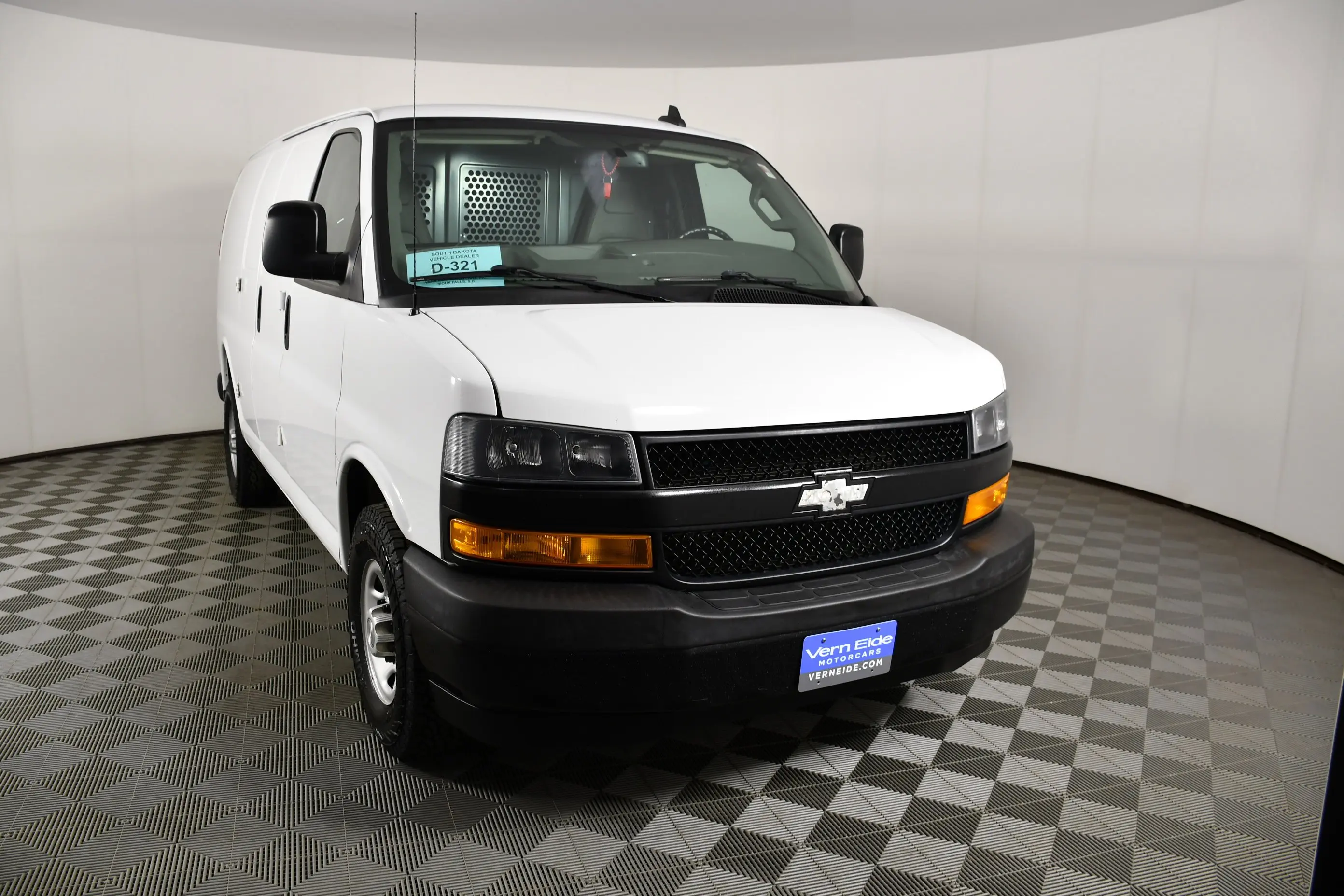 2020 Chevrolet Express 2500 Work Van HD photo 3