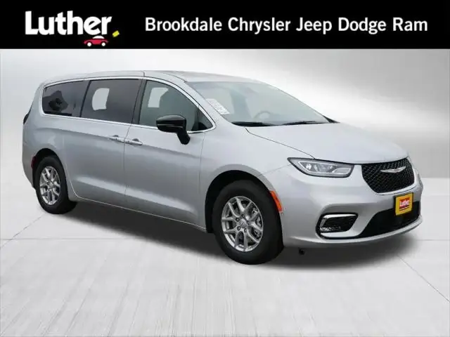 2026 Chrysler Pacifica Select photo 1