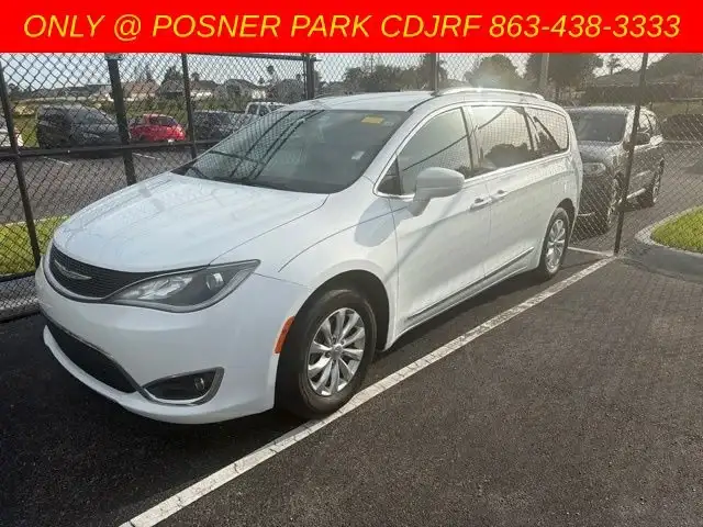 2018 Chrysler Pacifica Touring L's photo