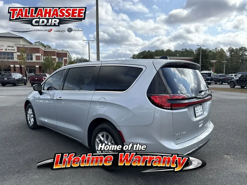 2026 Chrysler Pacifica Select photo 5