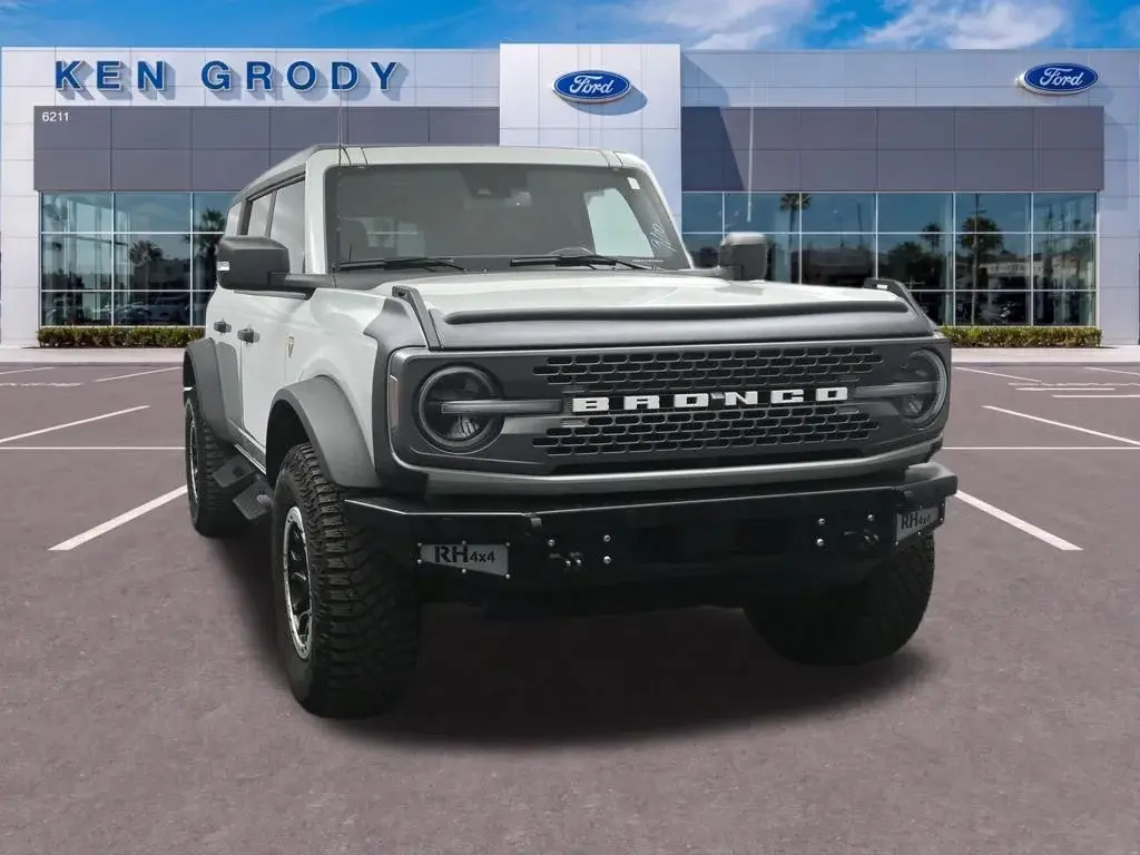 2023 Ford Bronco Badlands 4WD photo 4
