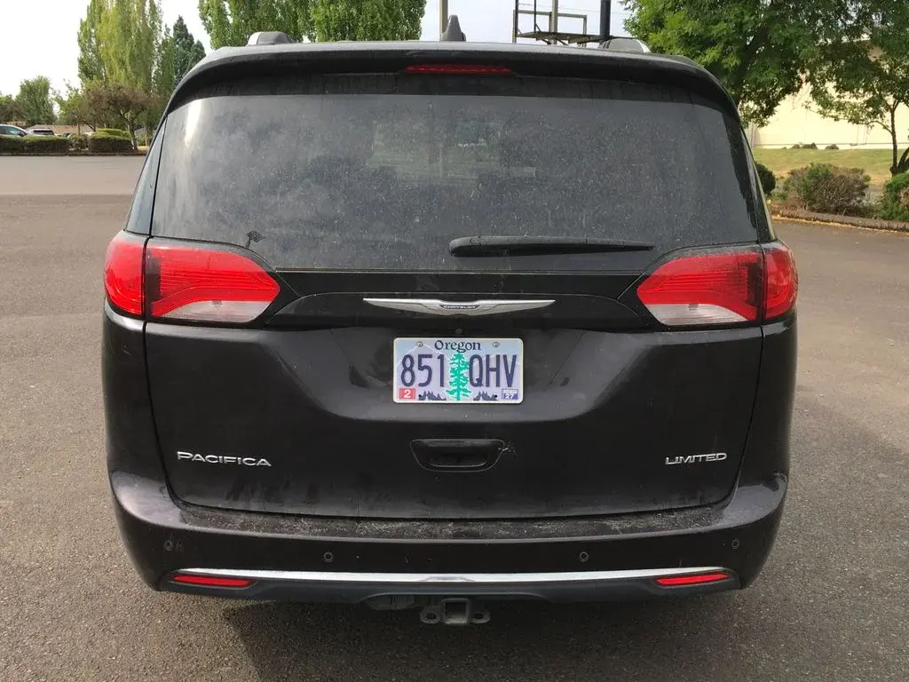 2017 Chrysler Pacifica Limited photo 5