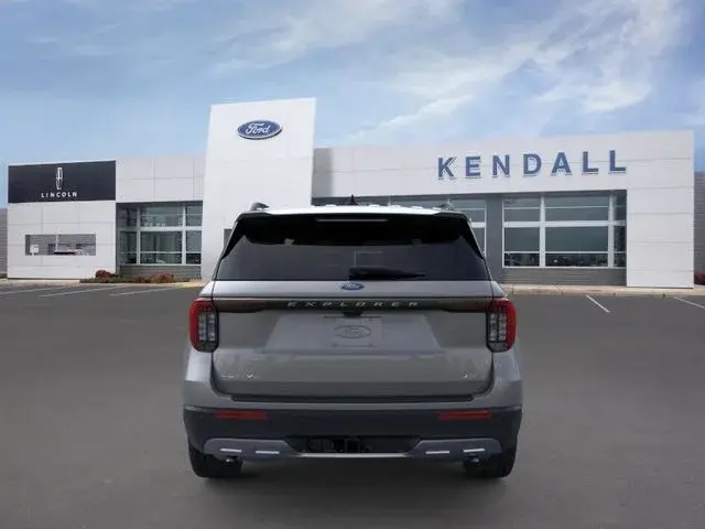 2026 Ford Explorer Active 4WD photo 5