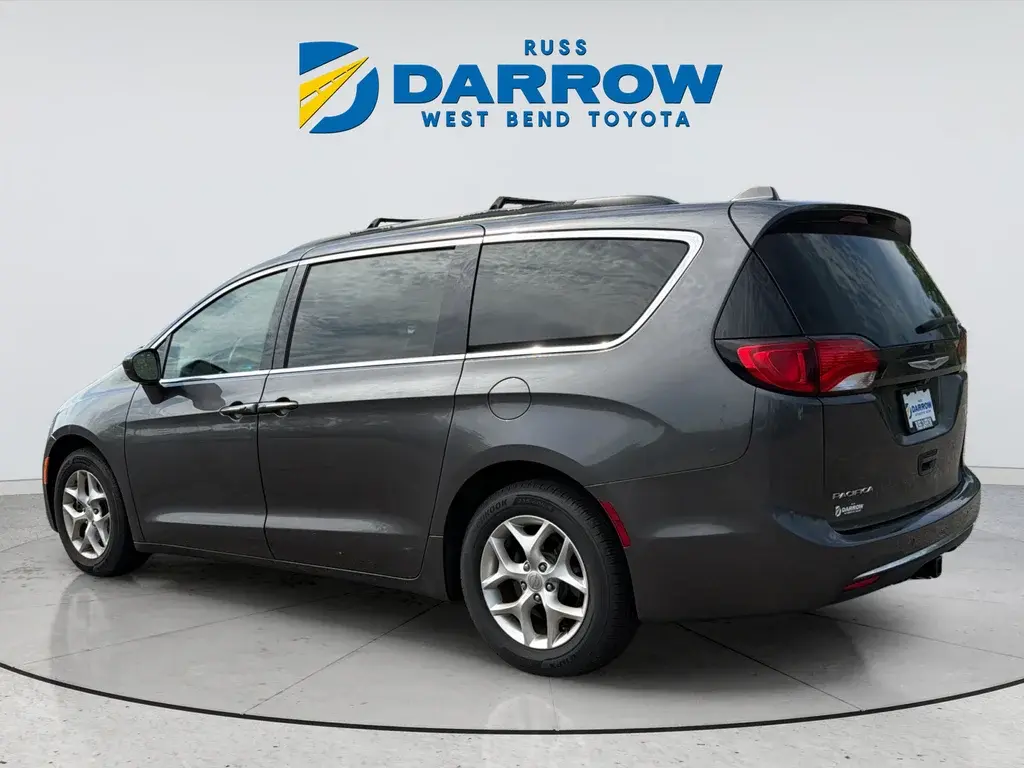 2019 Chrysler Pacifica Touring Plus photo 3