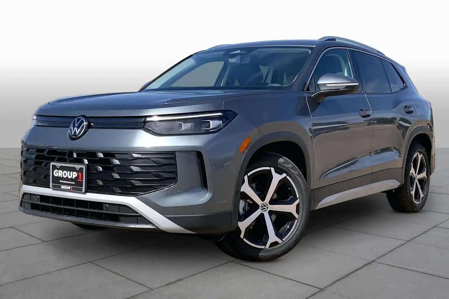 2026 Volkswagen Tiguan 2.0T SE's photo