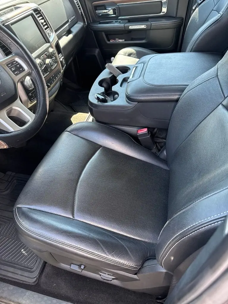 2016 RAM 1500 Laramie 4x4 Crew Cab 6'4 photo 5