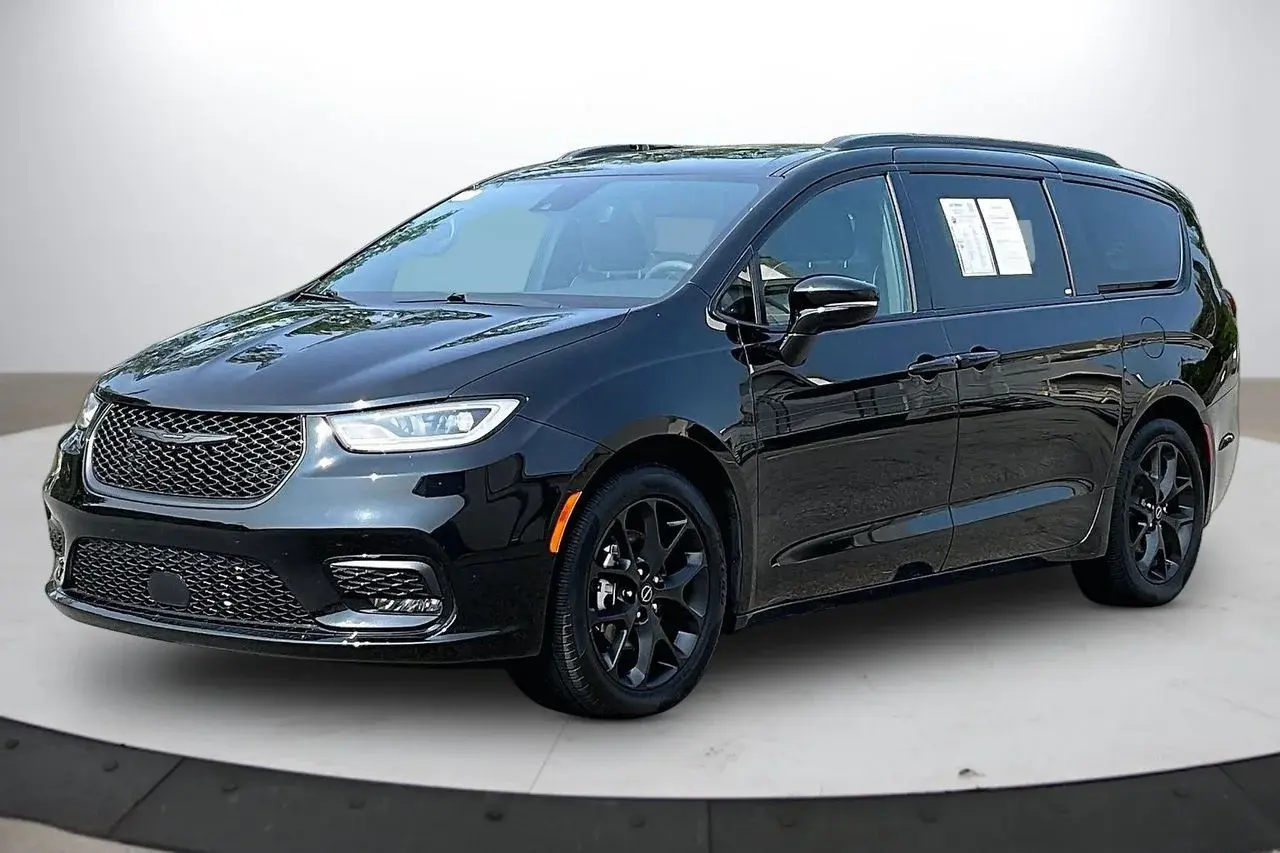 2025 Chrysler Pacifica Limited photo 4