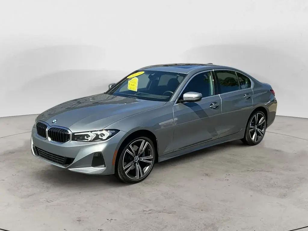 2024 BMW 3 Series 330i xDrive Sedan photo 3