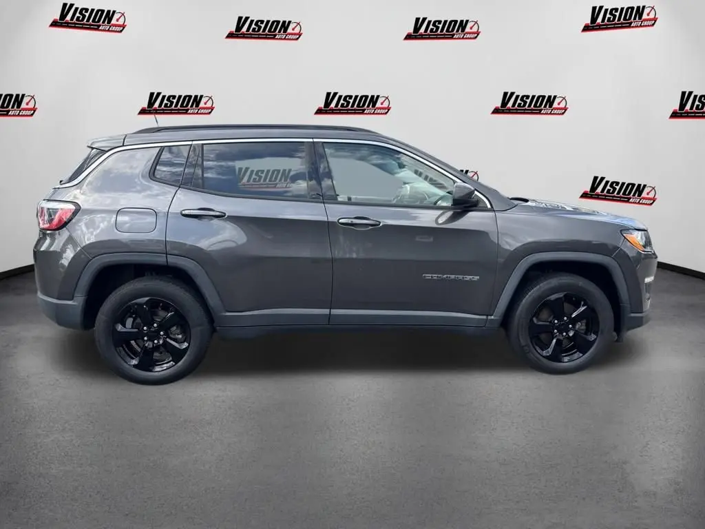 2017 Jeep Compass Latitude 4X4 photo 4