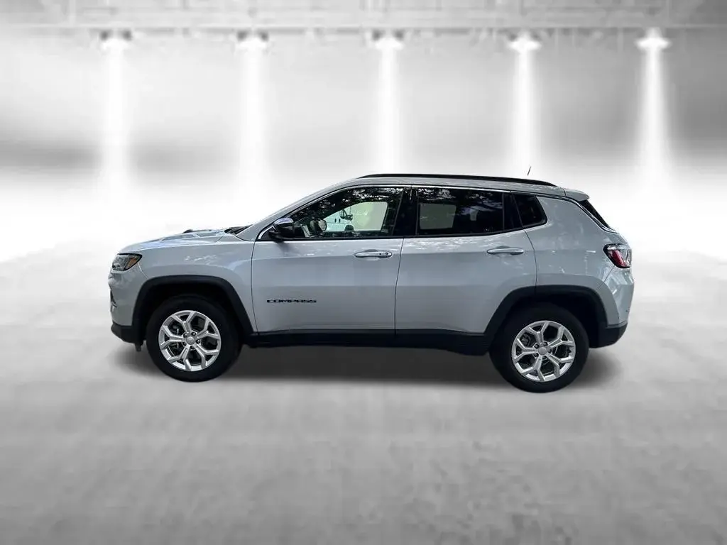 2024 Jeep Compass Latitude 4X4 photo 4