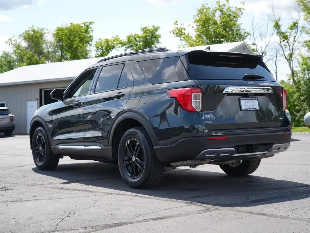 2024 Ford Explorer XLT 4WD photo 5