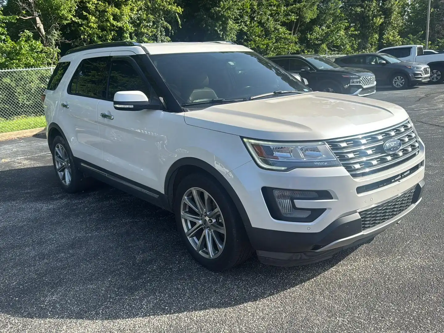 2017 Ford Explorer Limited FWD's photo