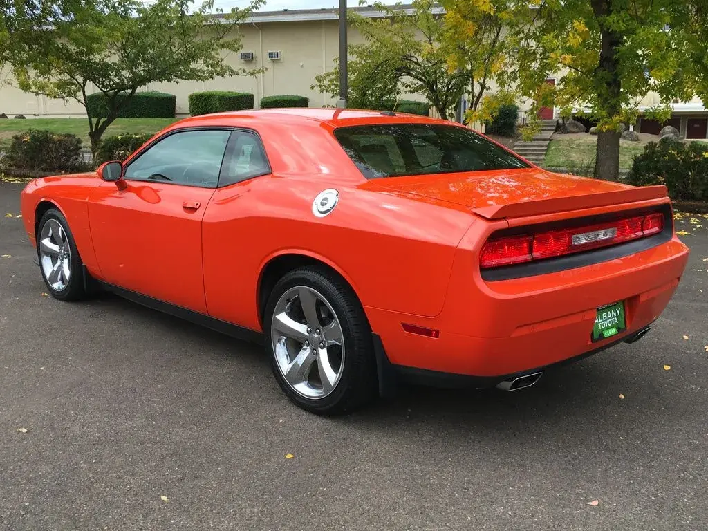 2013 Dodge Challenger R/T photo 4