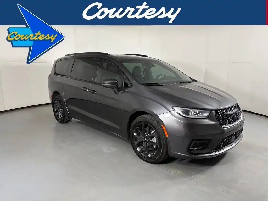 2022 Chrysler Pacifica Limited's photo
