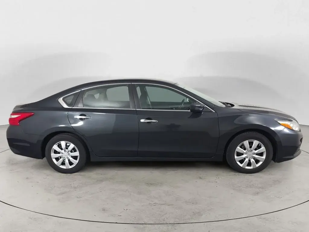 2017 Nissan Altima 2.5 S photo 4