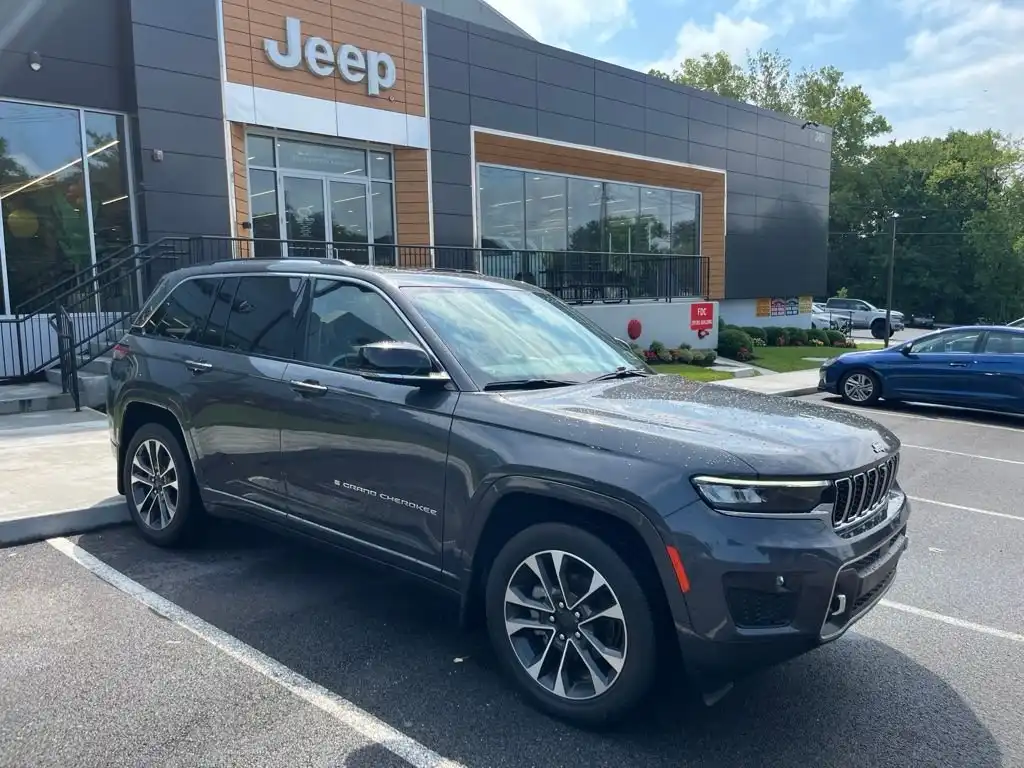 2022 Jeep Grand Cherokee Overland 4x4's photo