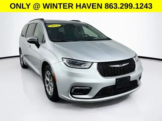 2023 Chrysler Pacifica Limited photo 1