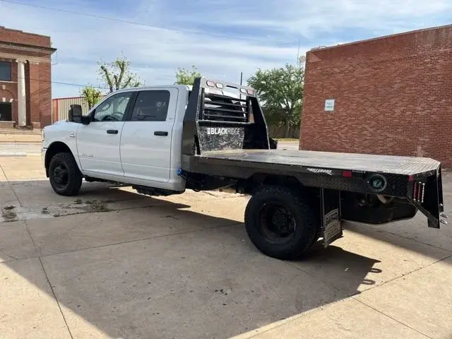 2024 RAM 3500 SLT 4X4 Crew Cab photo 5